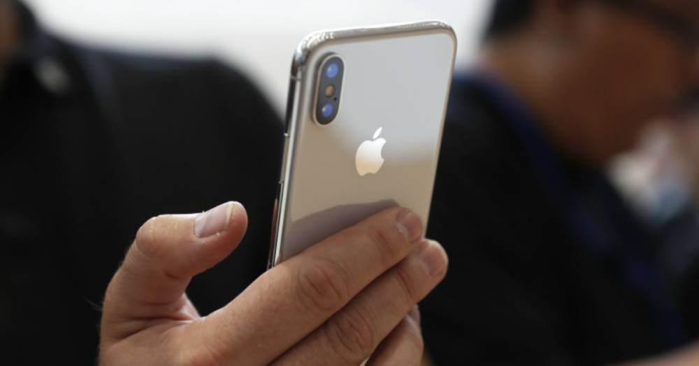 Сотрудник Google показал, как Apple потворствует слежке за владельцами iPhone - life.ru - США - Новости