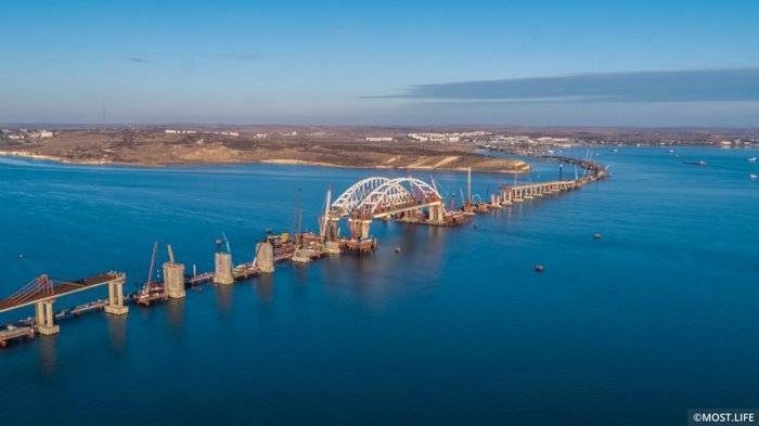 Пролеты Крымского моста соединили с аркой - topwar.ru - Крым - Тамань