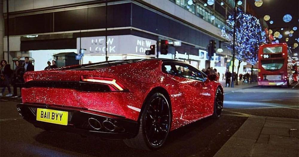 Mercedes - Мажорка из Молдавии показала Lamborghini, инкрустированный стразами Svarovski - life.ru - Лондон - Новости