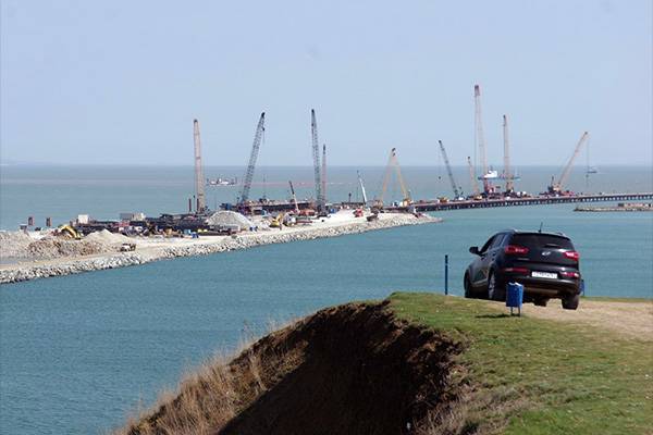 Стартовал конкурс песен и стихов про Крымский мост - lenta.ru