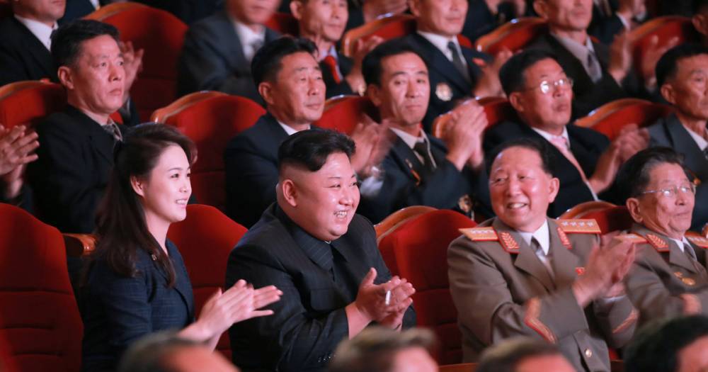 Ким Ченын - "Большая победа". Ким Чен Ын позвал своих учёных-ядерщиков на банкет - life.ru - КНДР - Новости