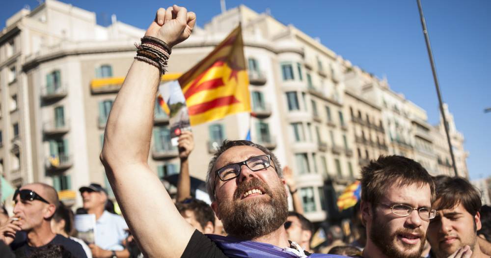 Джулиан Ассанж - Основатель WikiLeaks назвал референдум в Каталонии "первой интернет-войной" - life.ru - Испания - Новости