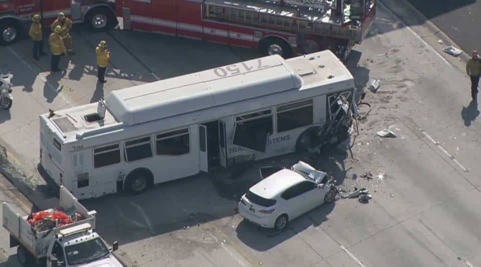 Крупное ДТП в Калифорнии: разбился автобус — пострадало более 40 человек - usa.one - Лос-Анджелес - шт. Калифорния