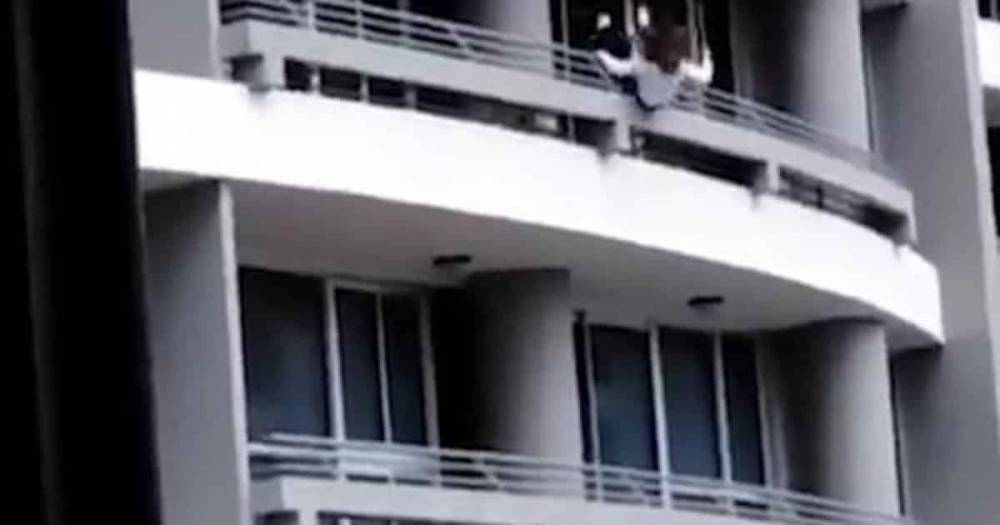 Молодая мама двоих детей упала с 27 этажа, делая селфи (видео) - theuk.one