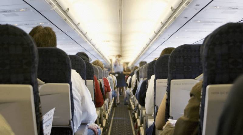 Почему в самолетах иногда пахнет керосином и насколько это опасно? - germania.one
