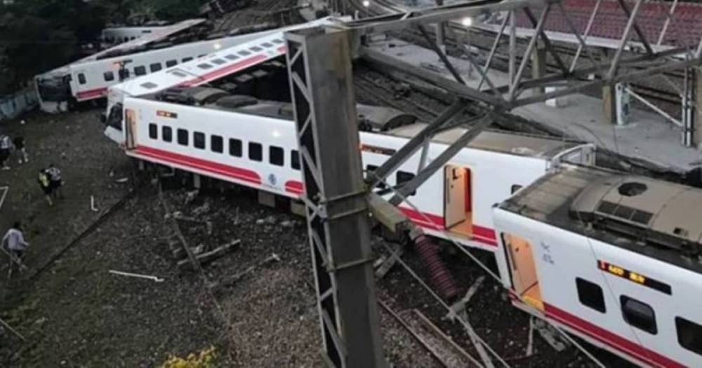 В Тайване поезд сошел с рельсов: погибло 22 человека (видео) - theuk.one - Тайвань