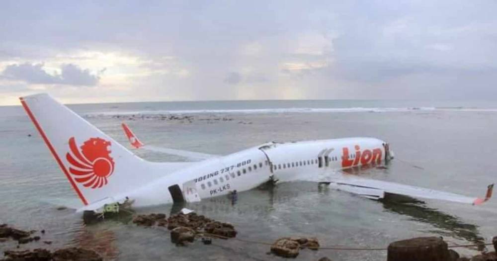 Самолет со 189 пассажирами упал в море у берегов Индонезии, предполагается, что погибли все - theuk.one - Индонезия - Джакарта
