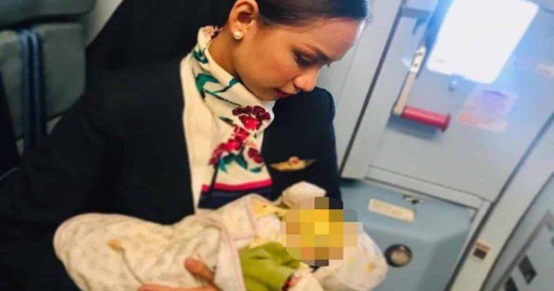 Добрая стюардесса покормила грудью чужого ребенка во время полета - theuk.one - Филиппины - Манила - Manila
