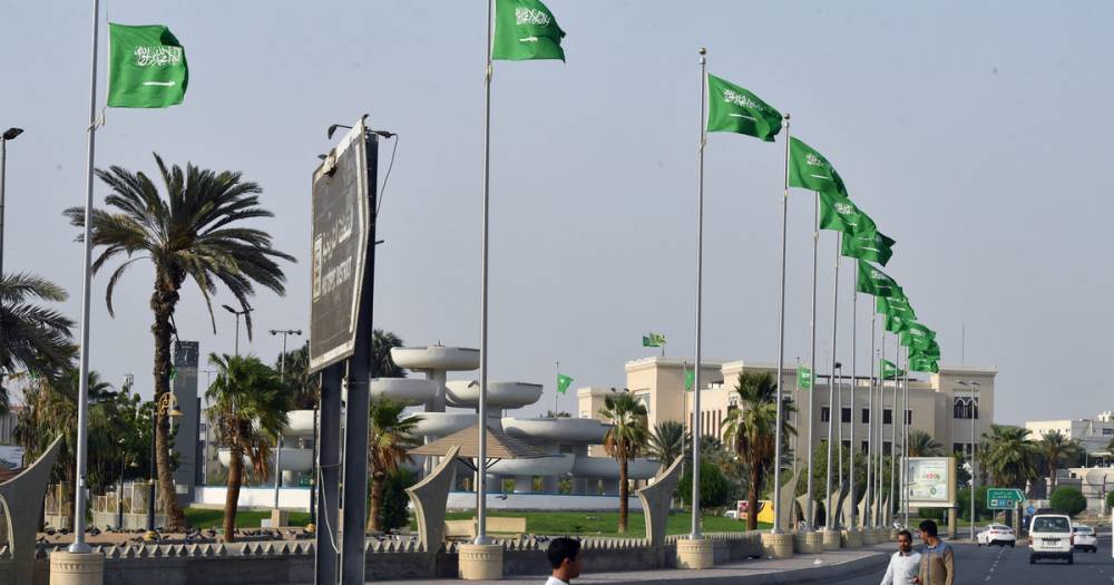 Саудовскаяаравия - В международном аэропорту Эр-Рияда прорвало крышу из-за ливня - life.ru - Саудовская Аравия - Новости