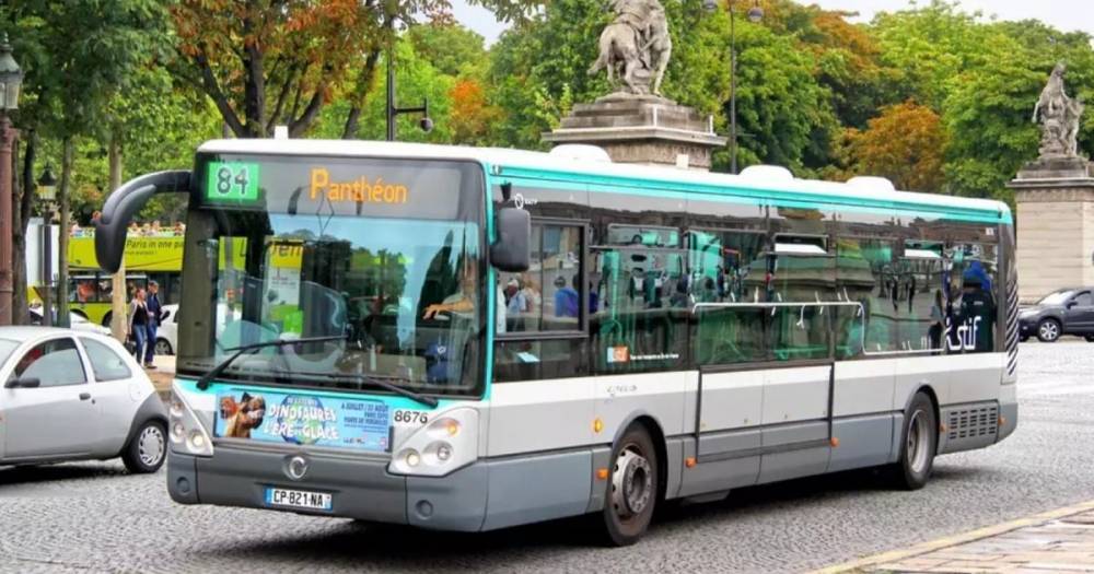 Мир прозвал парижского водителя автобуса героем за великодушный поступок - theuk.one - Париж