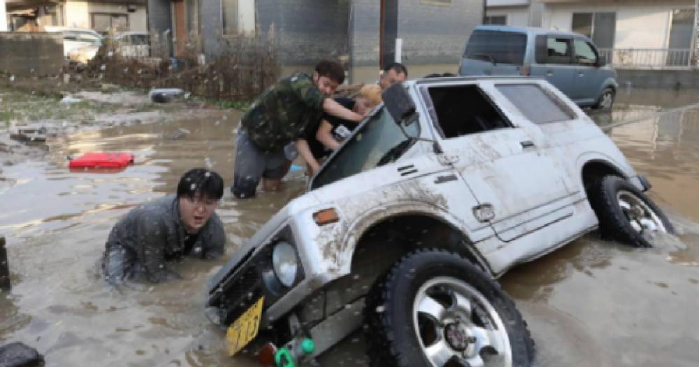 Число жертв ливней в Японии достигло почти 200 человек - life.ru - Япония - Новости