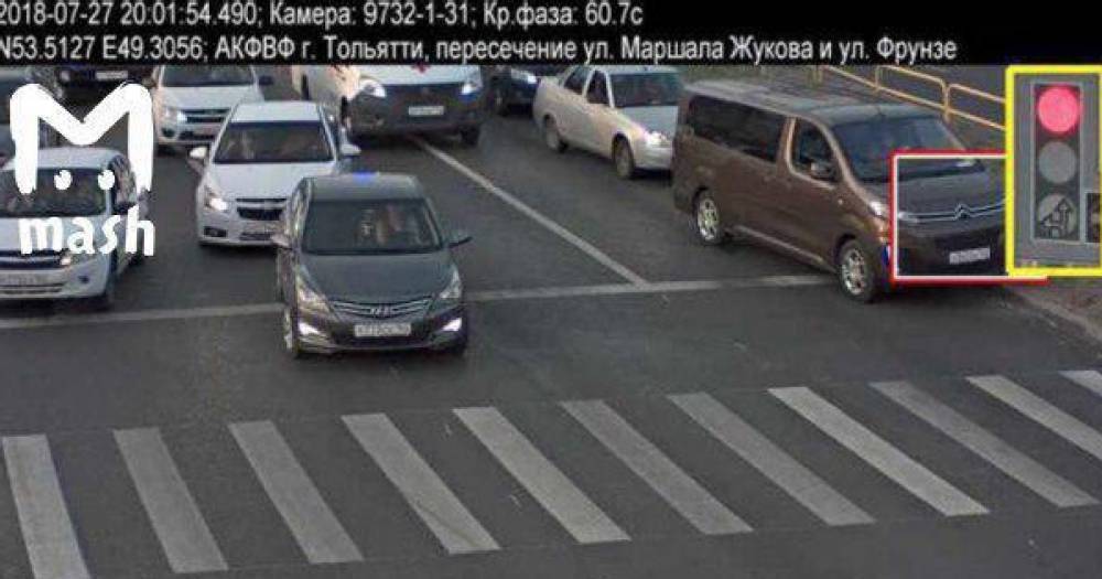 В Тольятти водитель пропустил скорую помощь и получил за это штраф - life.ru - Москва - Тольятти - Новости - Тольятти