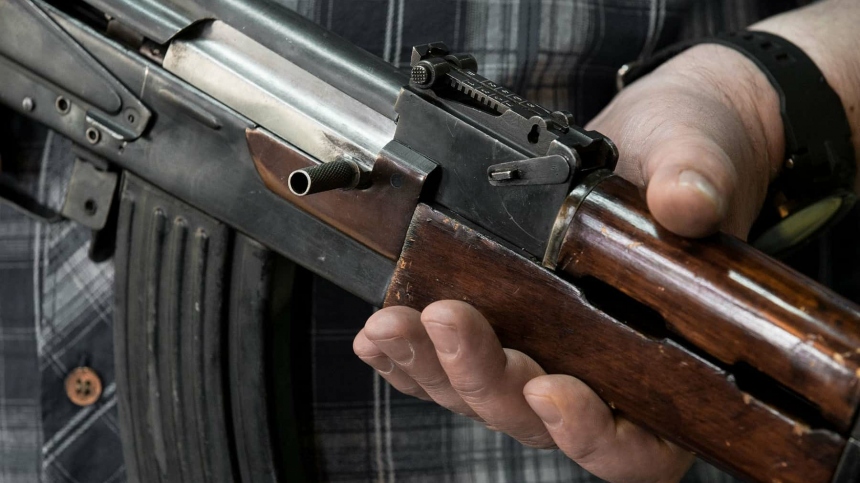 На Кубани сын чиновника устроил стрельбу из автомата — видео - 5-tv.ru
