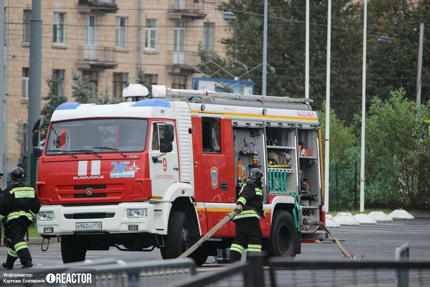 Сотрудники МЧС спасли из двух пожаров 14 человек в Астраханской области - inforeactor.ru - р-н Советский