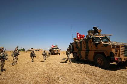 Турция ввела сухопутные войска в Сирию - lenta.ru - Сирия - Турция - Кобань