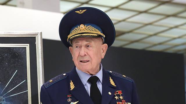 Алексей Леонов - В ЦПК подтвердили смерть космонавта Алексея Леонова - ren.tv