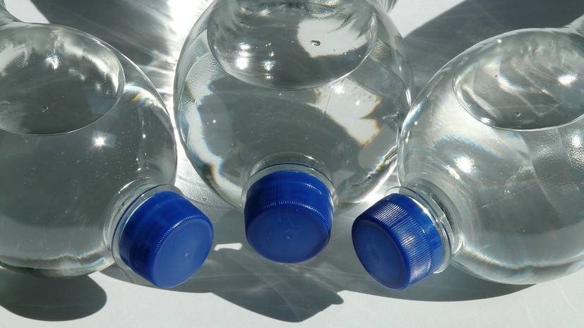 Сергей Митин - В Совфеде прокомментировали ситуацию с качеством питьевой воды в магазинах - russian.rt.com