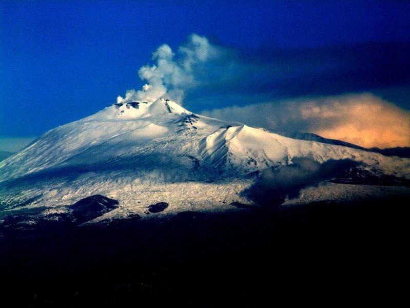 На Сицилии проснулся вулкан Этна, часть авиапространства закрыли - Cursorinfo: главные новости Израиля - cursorinfo.co.il - Сицилия