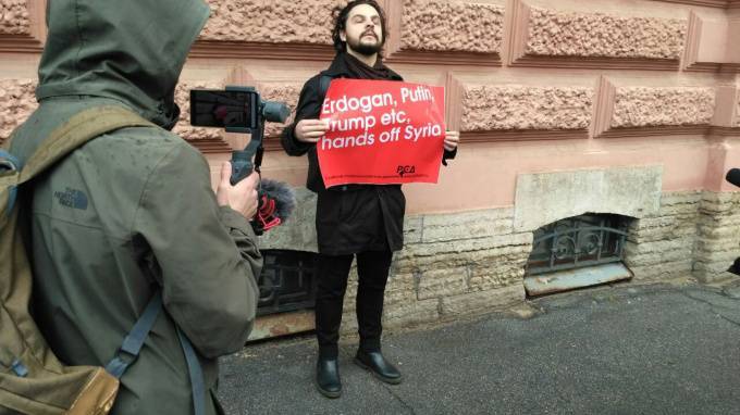 У турецкого консульства в Петербурге задержали пикетчика - piter.tv - Россия - Сирия