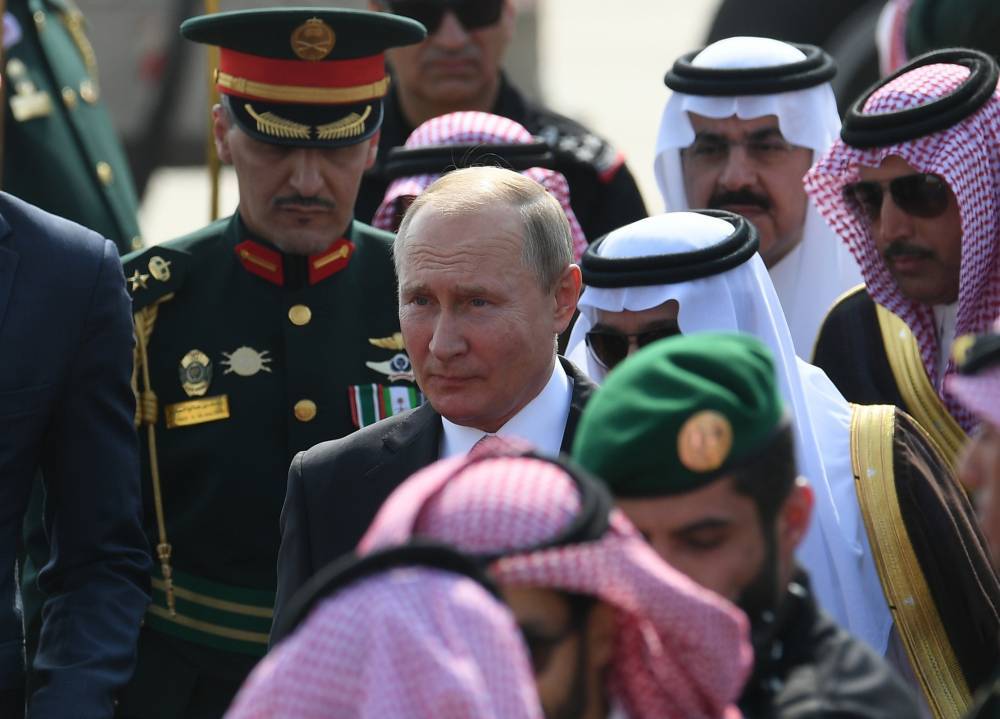 Владимир Путин - Азиз Аль-Сауд - Король Саудовской Аравии устроил государственный прием в честь Путина - ren.tv - Россия - Саудовская Аравия