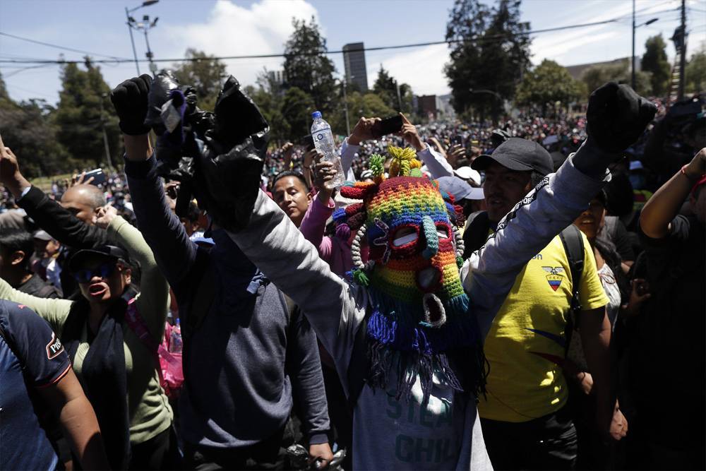 Морено Ленин - Правительство Эквадора отозвало указ об отмене госсубсидий на бензин на фоне протестов - rtvi.com - Эквадор