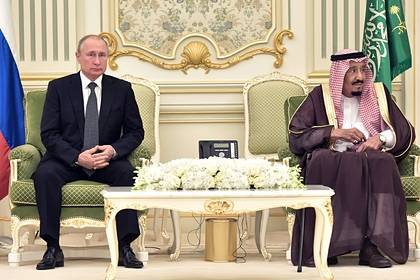Владимир Путин - Дмитрий Песков - Азиз Аль-Сауд - Путин и саудовский король обсудили поставки вооружения из России - lenta.ru - Россия - Саудовская Аравия