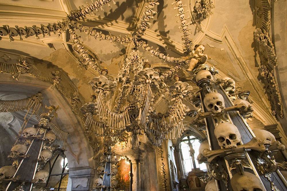 Иоанн Креститель - В Чехии туристам с 2020 года запретят без разрешения фотографировать скелеты в церкви в Кутна-Горе - rtvi.com