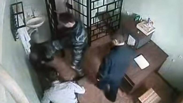 Иван Савельев - Иван Ковалев - Опубликовано видео избиения заключенного начальником ИК-9 в Петрозаводске - newizv.ru - Петрозаводск