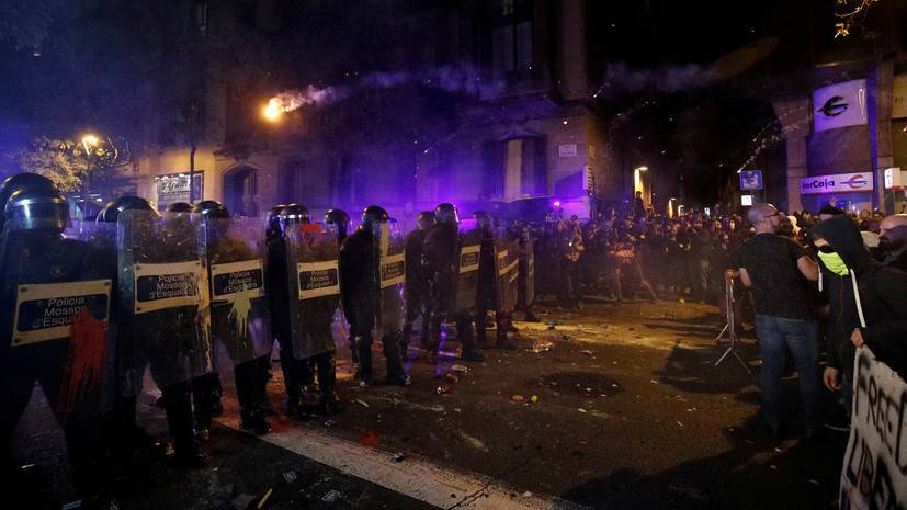 El Pais - Более 70 правоохранителей пострадали при протестах в Каталонии - russian.rt.com