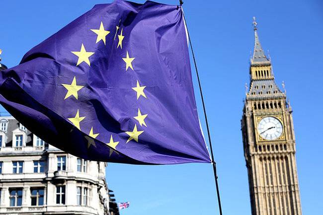 Борис Джонсон - Жан-Клод Юнкер - Брюссель сдался под нажимом британской нерешительности – эксперт о новом соглашении по Brexit - infox.ru - Англия - Брюссель