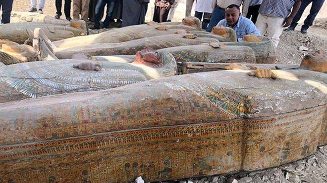 В Египте нашли крупнейший древний тайник с саркофагами - ren.tv - Египет
