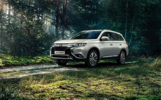 За два года минимальная цена Mitsubishi Outlander выросла на 200 тысяч рублей - autostat.ru - Россия