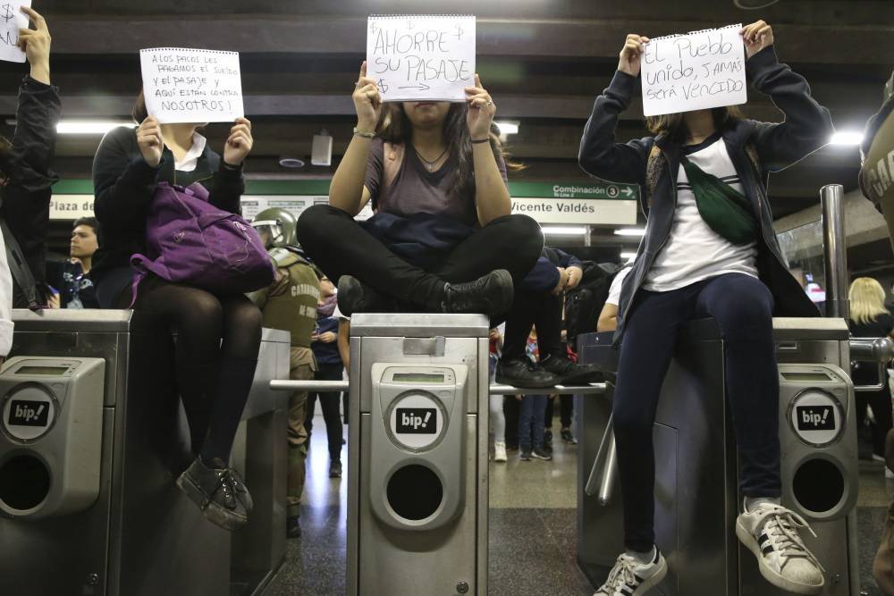 Себастьян Пиньера - В столице Чили начались протесты из-за повышения цен на метро. В городе введен режим ЧП - theins.ru - Чили - Сантьяго