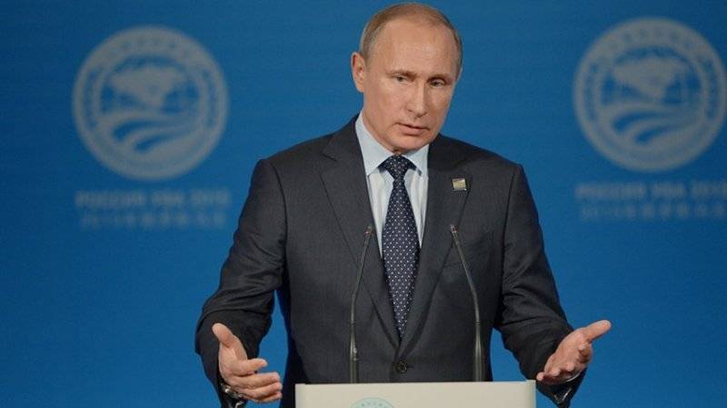 Владимир Путин - Рейтинг доверия Путину вырос до 73,3 процента за две недели - polit.info - Россия