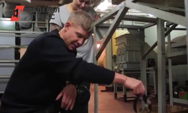 Дмитрий Фомин - Копаться в мусорном ведре пришлось певцу Мите Фомину, когда он снимал клип на Ямале - fedpress.ru - Салехард