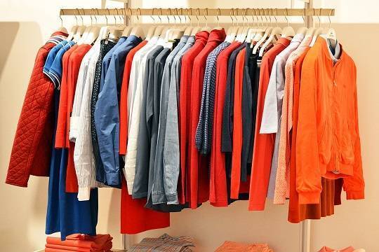 Дизайнеры из Тулуна представили коллекцию одежды из уцелевших при потопе вещей - versia.ru - Россия - Иркутск - Тулун