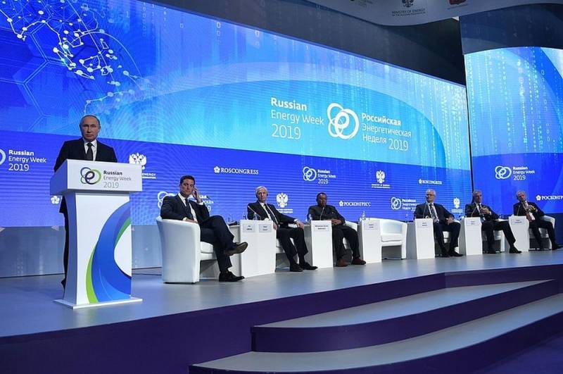 Владимир Путин - На энергетическом форуме Путин отчитал корреспондента NBC - topcor.ru - Москва - Россия - Украина