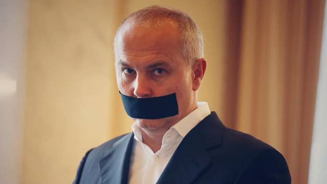 Нестор Шуфрич - Ян Доброносов - Депутат пришел в Раду с заклеенным ртом в знак протеста против цензуры - ren.tv - Украина