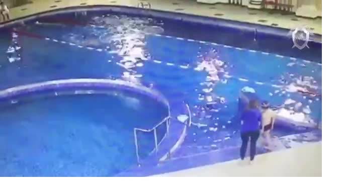 Опубликовано видео из бассейна в Татарстане, где захлебнулся 7-летний мальчик - piter.tv - Набережные Челны
