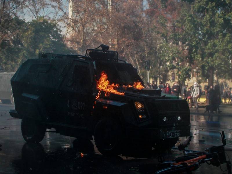 Пожары и кражи произошли в Чили во время комендантского часа - news.ru - Чили - Сантьяго