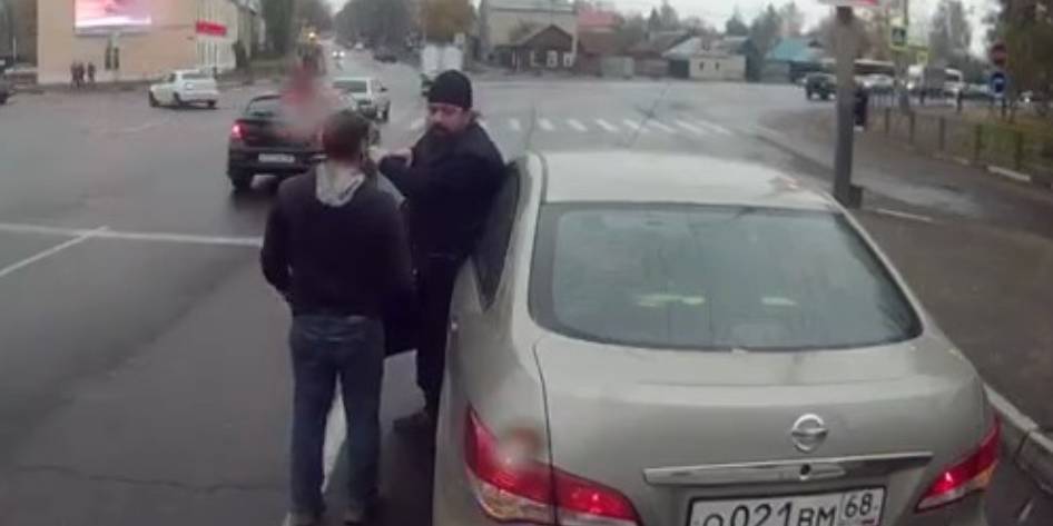 В Тамбове священник попытался наказать водителя автобуса и чуть не спровоцировал ДТП - ruposters.ru - Тамбов