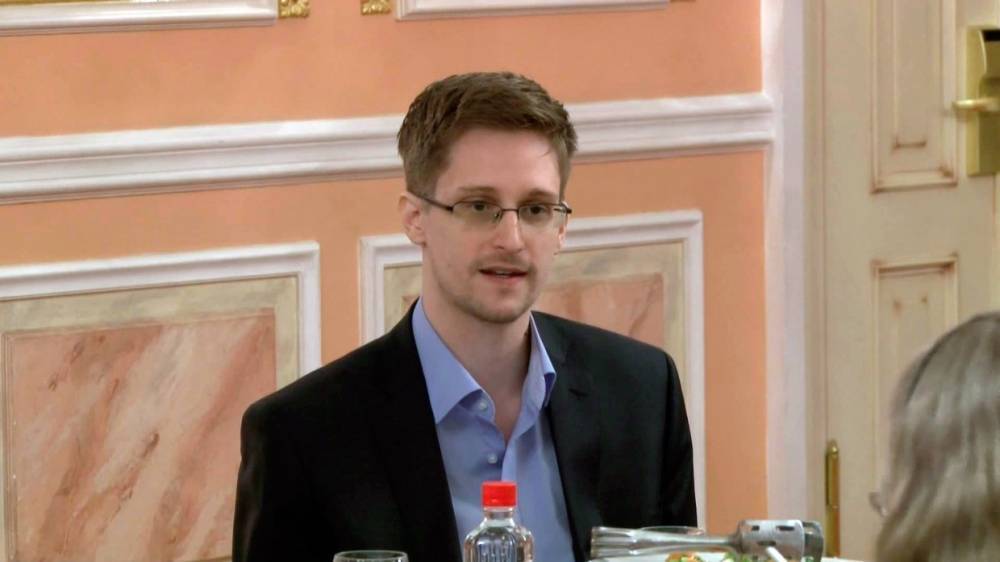 Джон Роган - Эдвард Сноуден - Сноуден предсказал дальнейшее вмешательство США в российские выборы - riafan.ru - США - Вашингтон