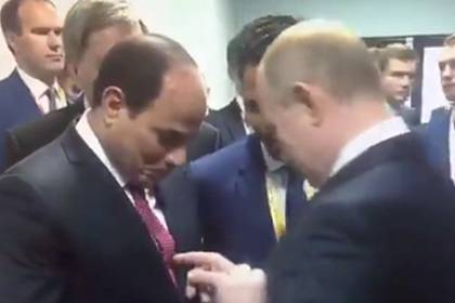 Владимир Путин - Абдель Фаттаха - Еще один президент оделся как Путин - lenta.ru - Россия - Египет