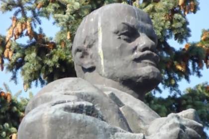 Украинцы решили заработать на продаже памятников Ленину - lenta.ru - Украина