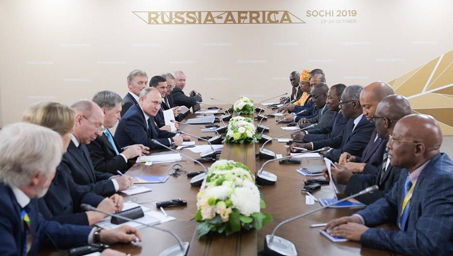 Антон Кобяков - Россия и Африка подписали соглашений на 800 млрд рублей - dp.ru - Россия - Сочи