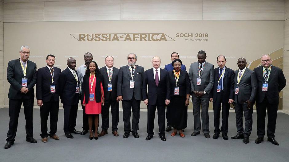 Владимир Путин - Абдель Фаттахом - Путин и главы делегаций 54 стран сделали совместное фото на саммите Россия – Африка - politexpert.net - Россия - Сочи - Египет
