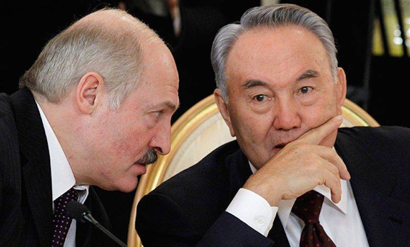 Александр Лукашенко - Нурсултан Назарбаев - Борис Николаевич Ельцин - Лукашенко признался, что бегал за пивом для Назарбаева - bloknot.ru - Казахстан - Белоруссия