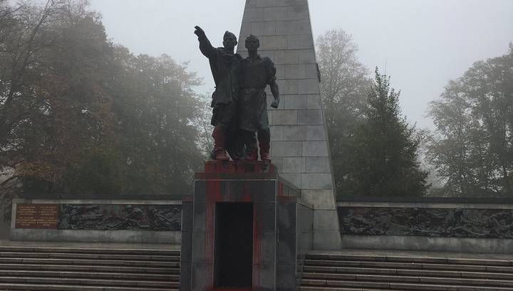 В Чехии осквернены сразу два памятника погибшим советским солдатам - vesti.ru - Чехия - Прага - Острава - Чсср - Брно