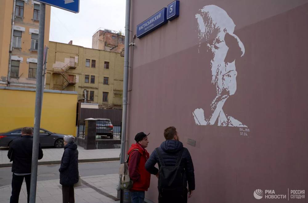 Алексей Кокорин - Марк Захаров - Москвичи призвали сохранить граффити с портретом худрука "Ленкома" - ren.tv