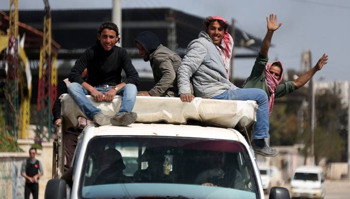 Окончательный отвод: курды оставят сирийско-турецкую границу - vesti.ru - Россия - Сирия - Дамаск - Турция - Рас-Эль-Айн